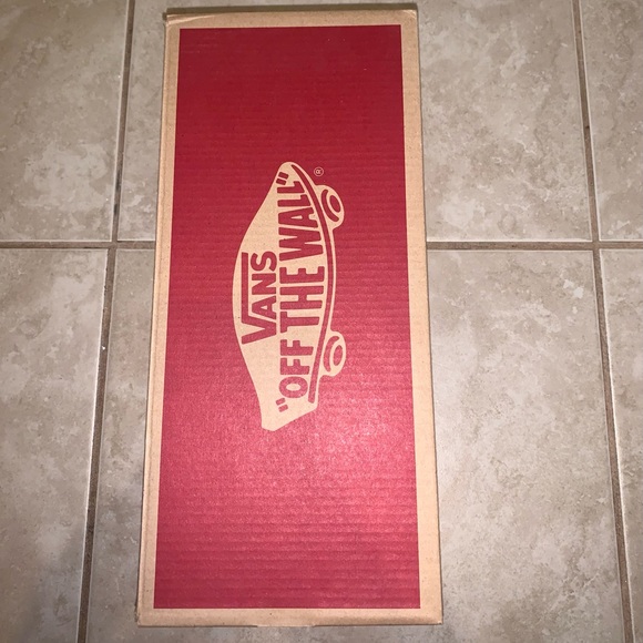 🌟SOLD - BRAND NEW SLIP-ON WHITE VANS IN BOX🌟 - Picture 4 of 7